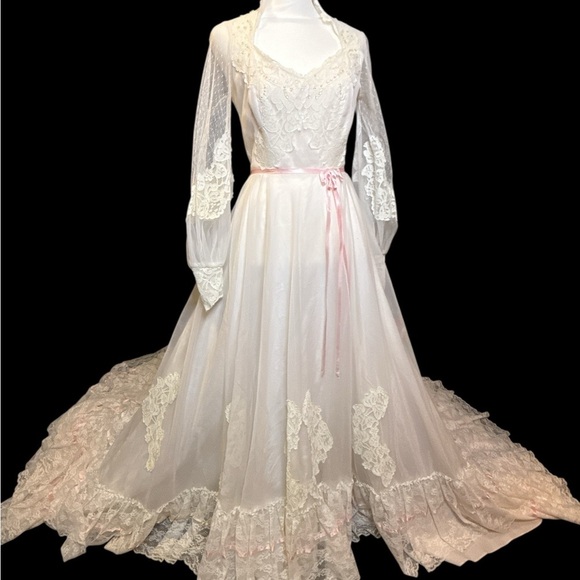 Vintage 1970s Lace Wedding Dress | Boho Cottagecore Bridal Gown with Train & Pin - Picture 2 of 14